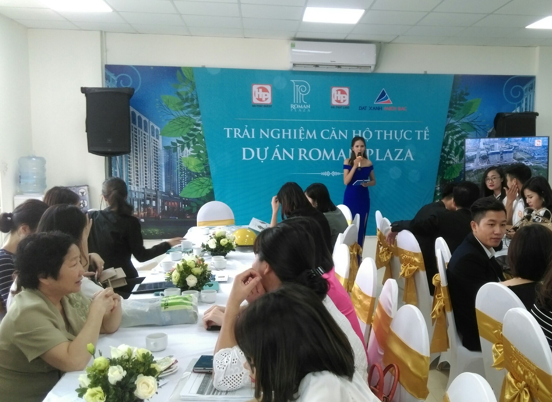 Hàng trăm khách hàng trải nghiệm căn hộ thực tế Roman Plaza