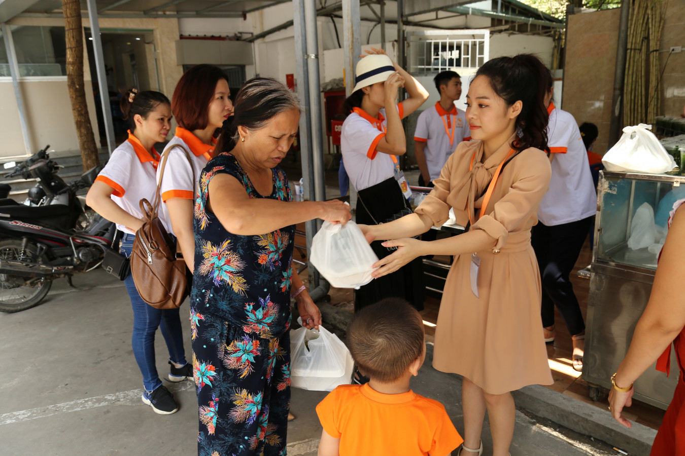 Hải Phát Land lan tỏa tinh thần cộng đồng qua “Bữa ăn Hoa mặt trời”