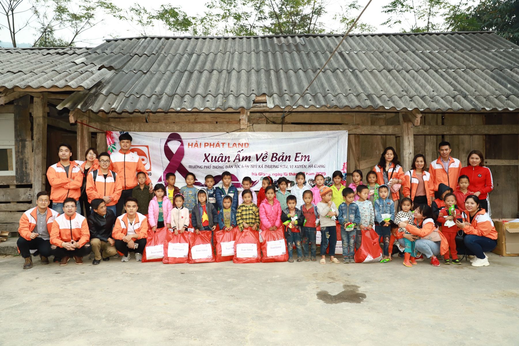 Hải Phát Land mang "xuân ấm về bản" cho trẻ em vùng cao Hà Giang