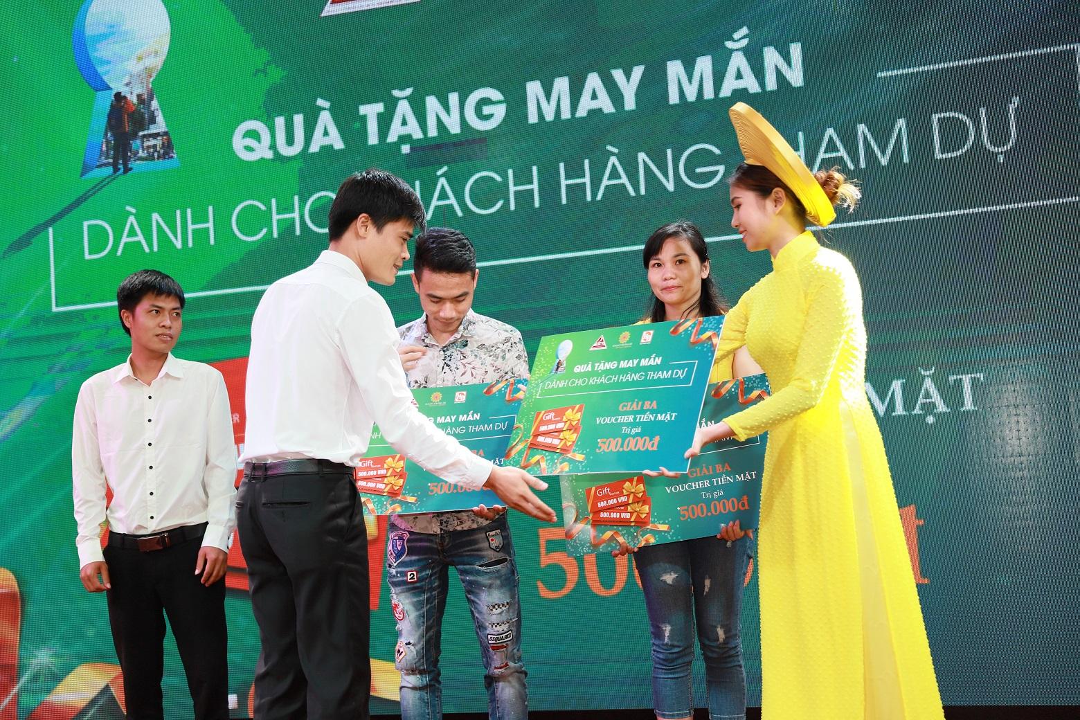 Sự kiện mở bán KĐT Dĩnh Trì chào đón hàng trăm khách hàng tới tham dự