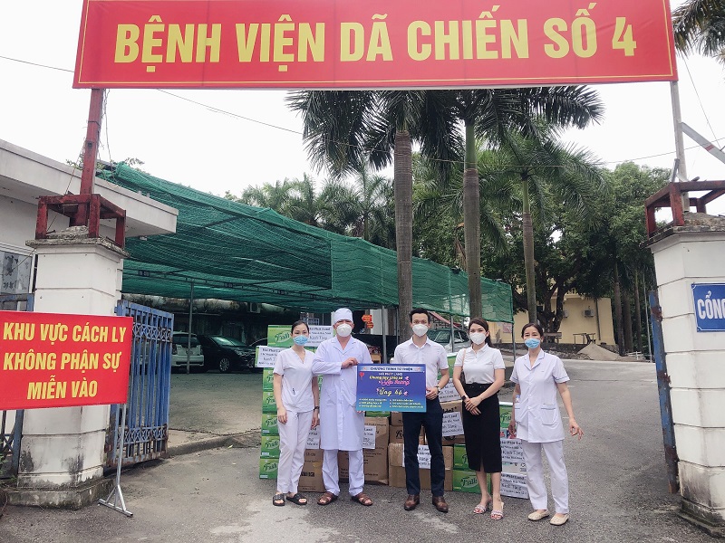 Chi nhánh Bắc Ninh Hải Phát Land trao quà ủng hộ Bệnh viện Dã chiến ố 4 tại "tâm dịch" Bắc Ninh