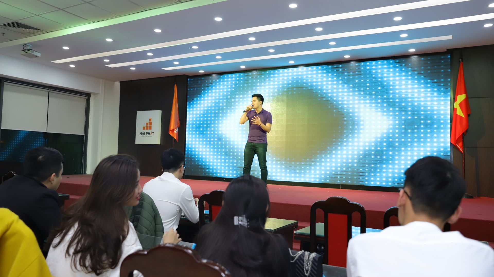 18 thí sinh The Voice “nghiệp dư” tràn đầy tự tin sau 3 buổi đào tạo thanh nhạc và hình thể