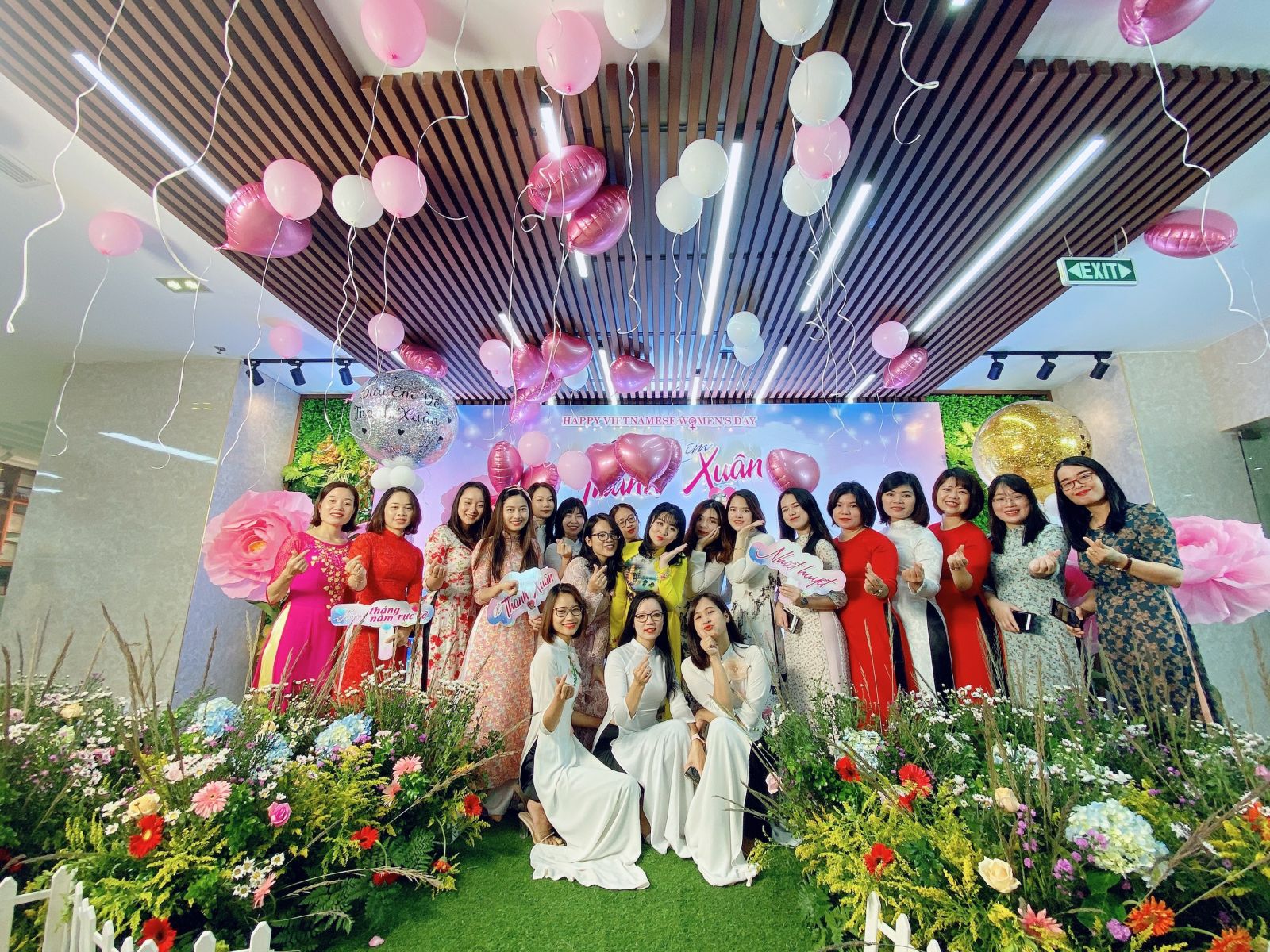 Tưng bừng sự kiện chào mừng 20/10 với chủ đề: "Đưa em về thanh xuân"